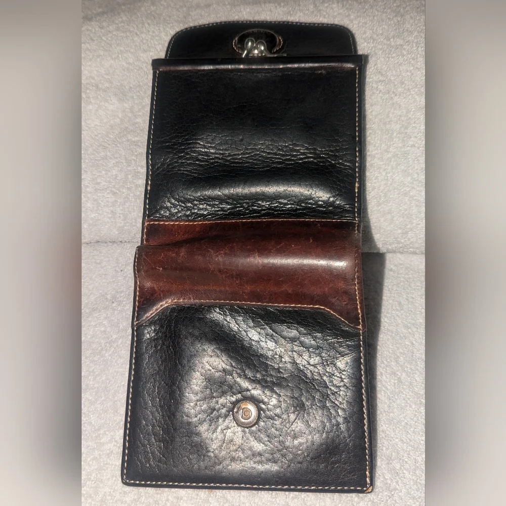 Vintage Dooney and Bourke billfold kisslock wallet